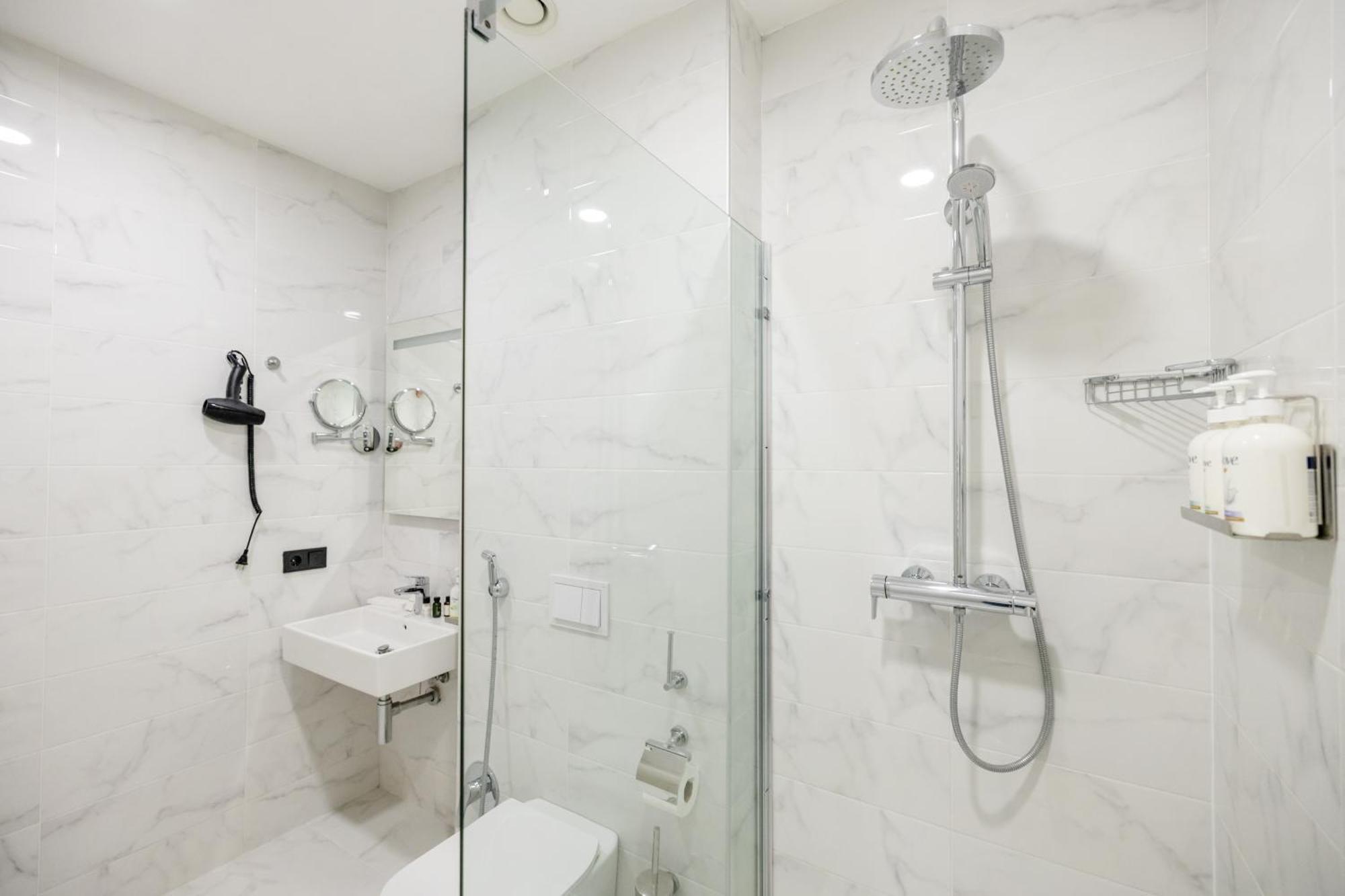 Brosse Garden Hotel Tbilisi Exterior photo