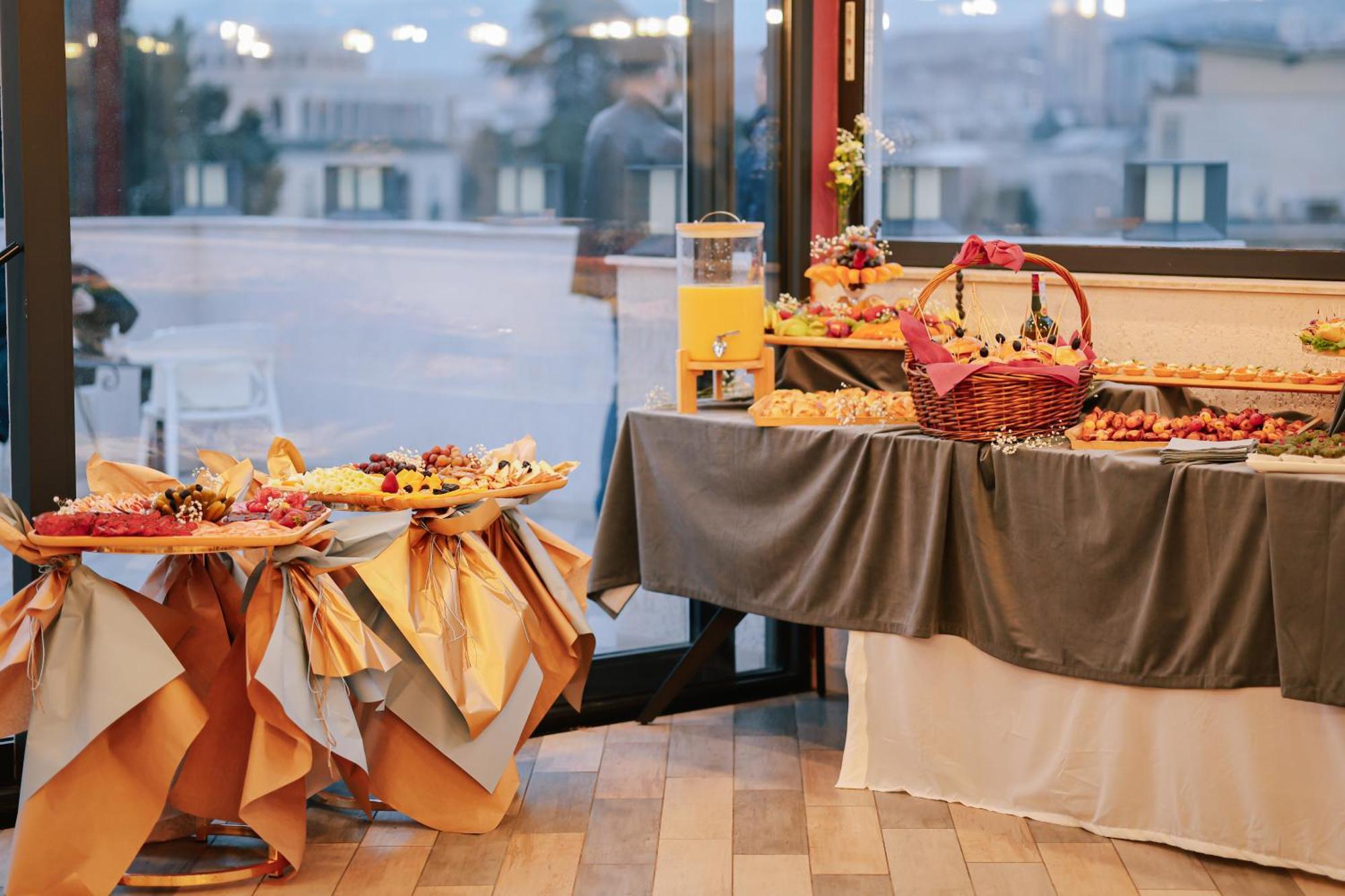 Brosse Garden Hotel Tbilisi Exterior photo