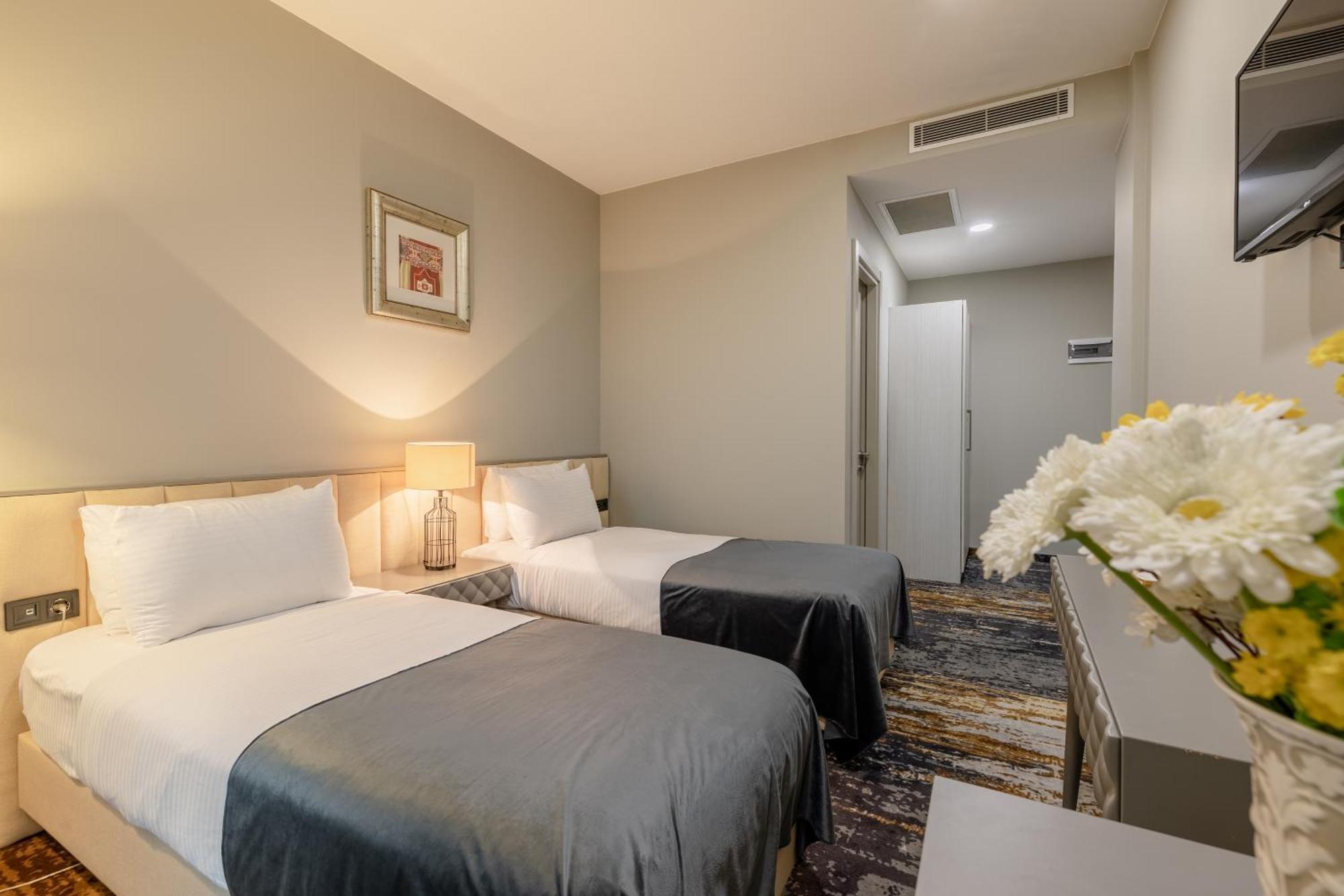 Brosse Garden Hotel Tbilisi Room photo